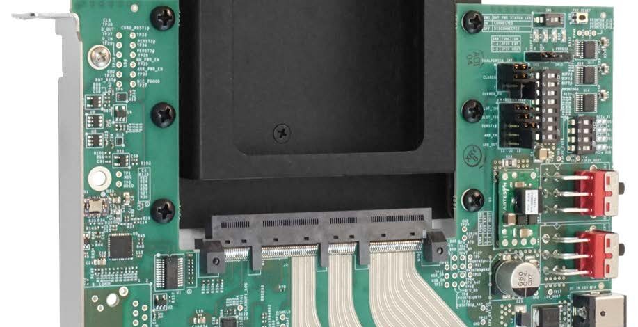 PCIe 5.0 EDSFF/OCPアダプタカード 画像