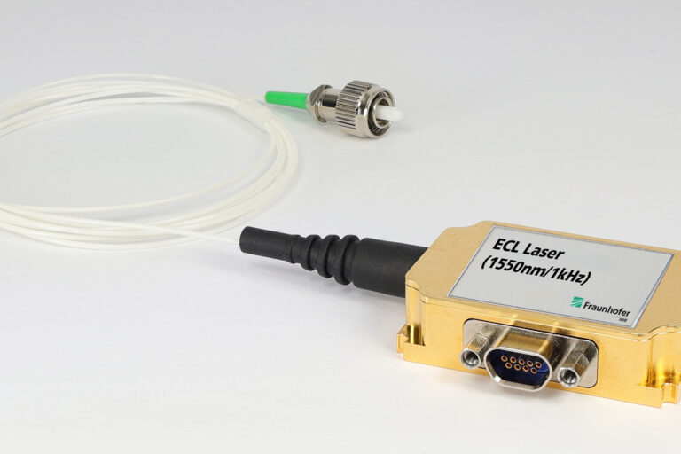 挟線幅モードロックレーザ