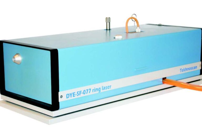 単一周波数色素レーザ