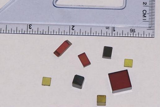 Cr2+:ZnS/Cr2+:ZnSeマイクロチップレーザ