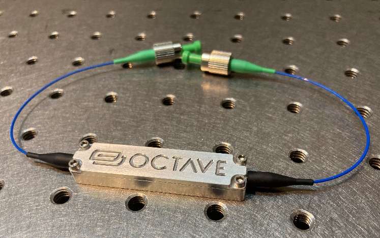 分散設計スーパーコンティニウム発生器